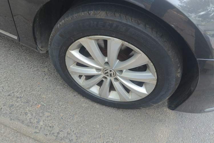 Used Volkswagen Magotan 2013 1.8TSI Luxury Model Right Front Wheel Hub
