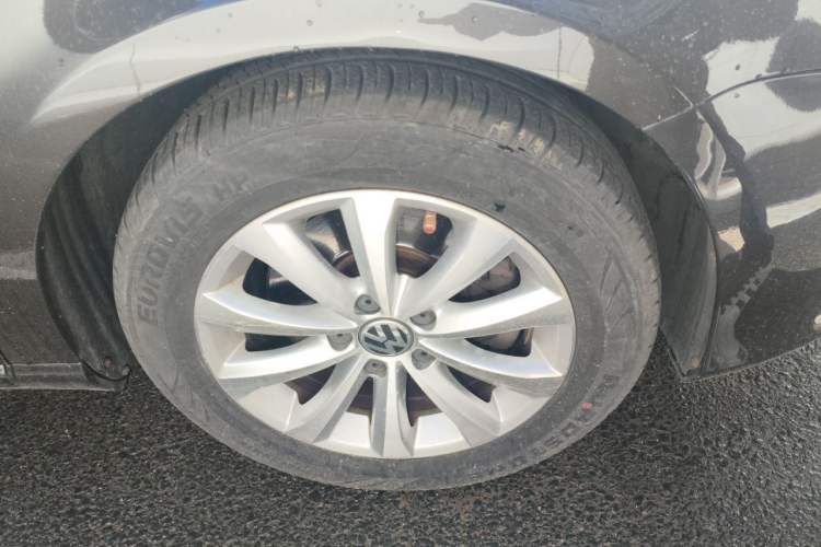 Used Volkswagen Magotan 2013 1.8TSI Premier Model Right Front Wheel Hub