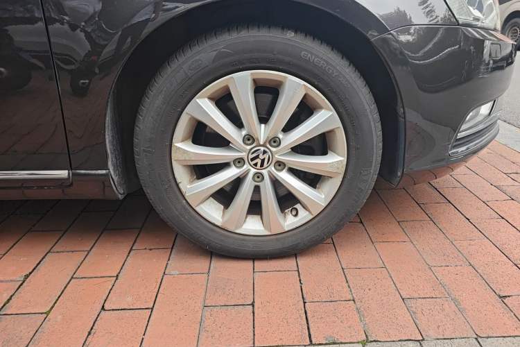 Used Volkswagen Magotan 2013 1.8TSI Luxury Model Right Front Wheel Hub