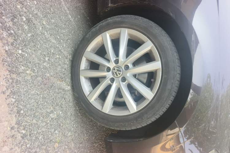 Used Volkswagen Magotan 2013 2.0 TSI Prestige Model Right Front Wheel Hub