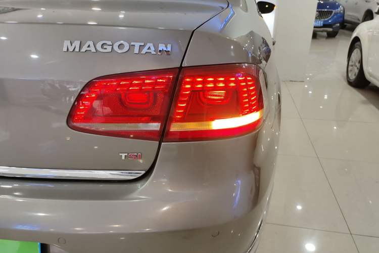 Used Volkswagen Magotan 2013 1.8TSI Luxury Model Right Rear Taillight
