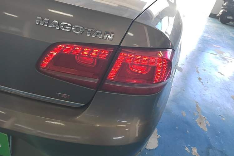 Used Volkswagen Magotan 2013 1.8TSI Premier Model Right Rear Taillight