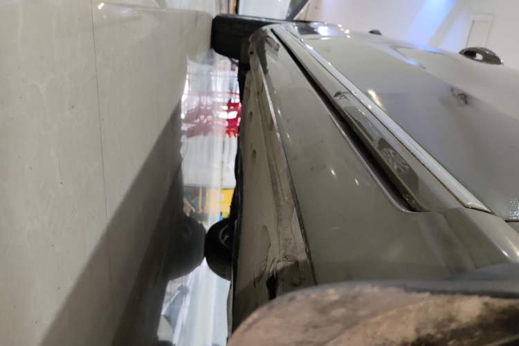 Used Volkswagen Magotan 2013 1.8TSI Luxury Model Right Side Sill