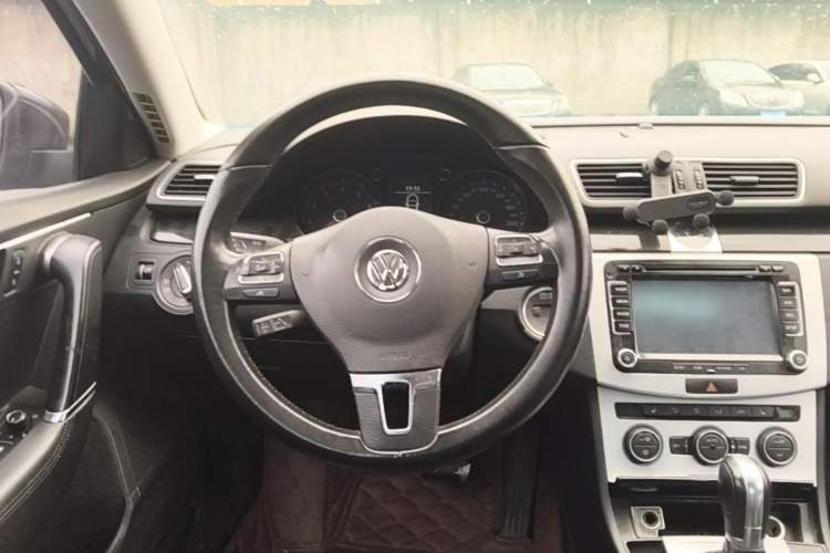 Used Volkswagen Magotan 2013 1.8TSI Luxury Model Steering Wheel