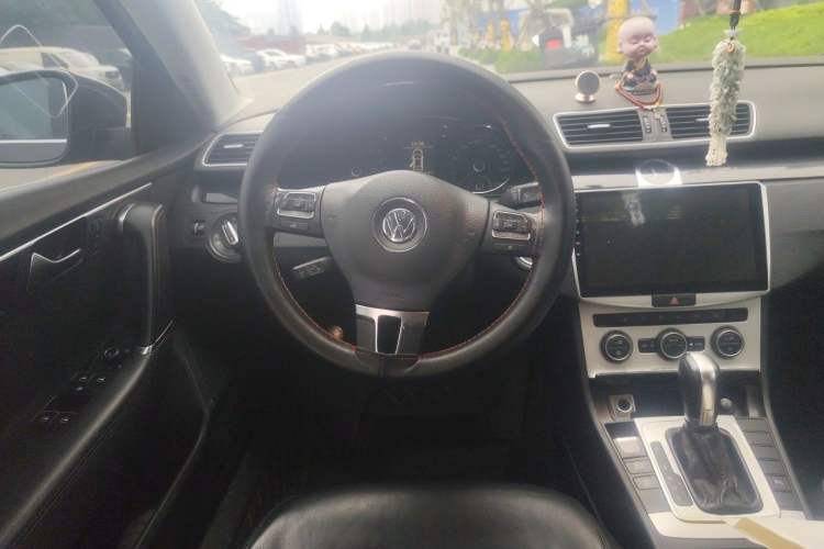 Used Volkswagen Magotan 2013 1.8TSI Luxury Model Steering Wheel