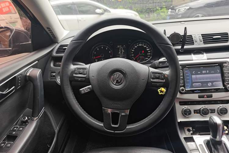 Used Volkswagen Magotan 2013 1.8TSI Luxury Model Steering Wheel