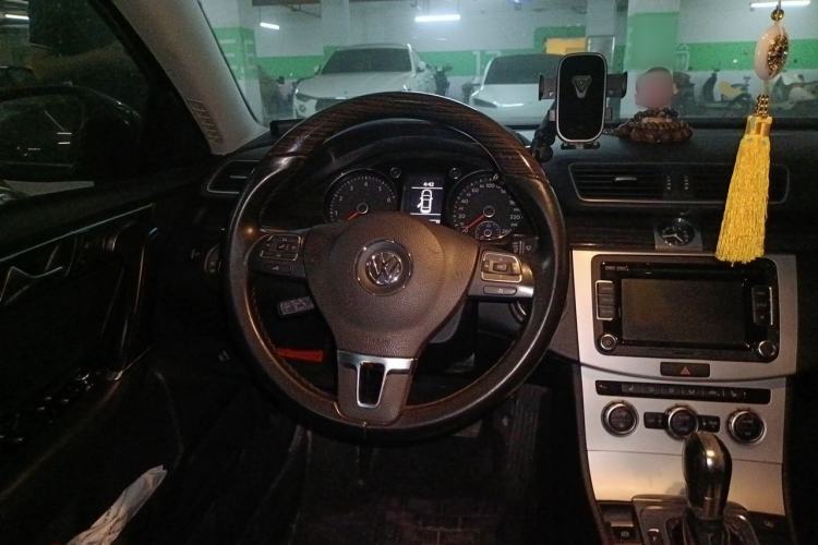 Used Volkswagen Magotan 2013 1.8TSI Prestige Model Steering Wheel