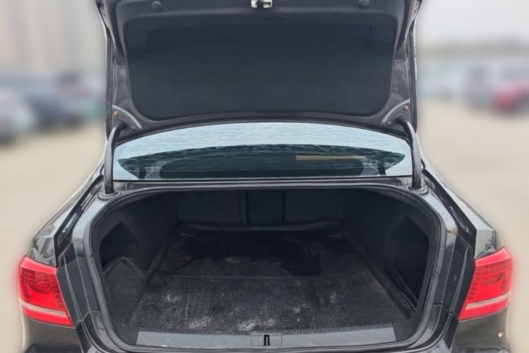 Used Volkswagen Magotan 2013 1.8TSI Premier Model Trunk