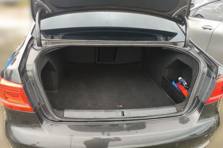 Used Volkswagen Magotan 2013 1.8TSI Premier Model Trunk