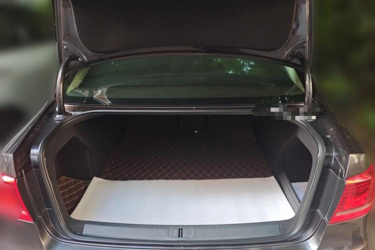 Used Volkswagen Magotan 2013 1.8TSI Premier Model Trunk