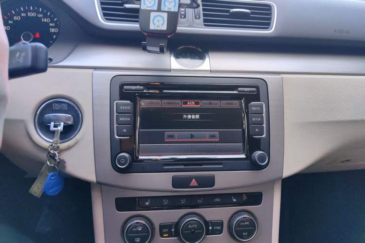 Used Volkswagen Magotan 2013 1.8TSI Luxury Model Audio And AC Panel