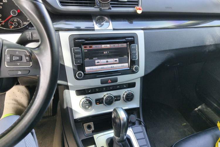 Used Volkswagen Magotan 2013 1.8TSI Luxury Model Audio And AC Panel