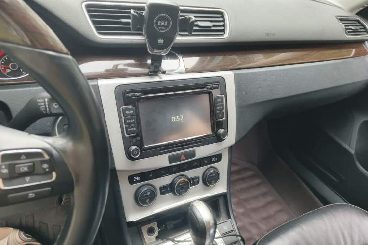 Used Volkswagen Magotan 2013 2.0 TSI Prestige Model Audio And AC Panel