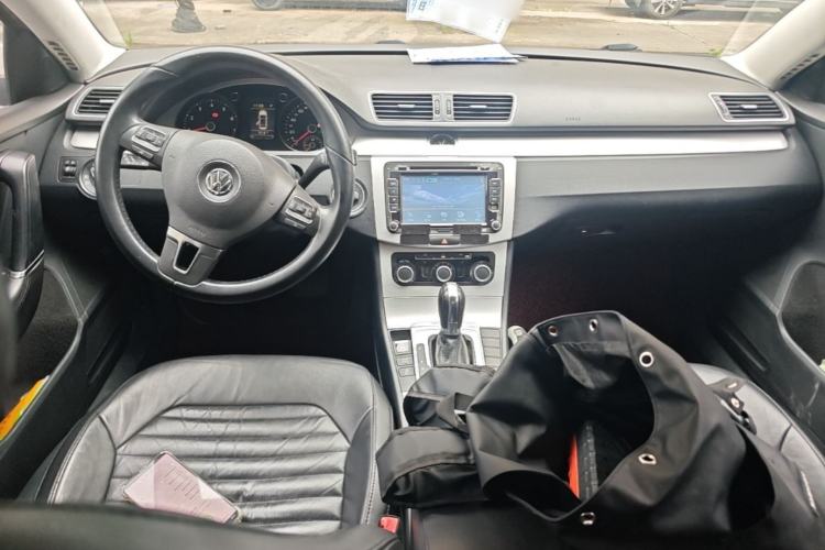 Used Volkswagen Magotan 2013 1.8TSI Premier Model Center Console