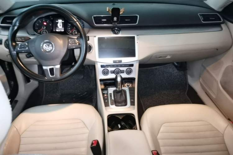 Used Volkswagen Magotan 2013 1.8TSI Premier Model Center Console