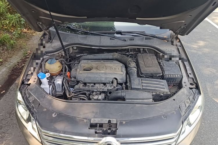 Used Volkswagen Magotan 2013 1.8TSI Luxury Model Engine Bay