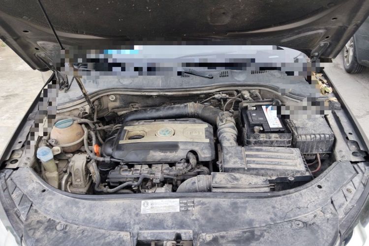 Used Volkswagen Magotan 2013 1.8TSI Premier Model Engine Bay