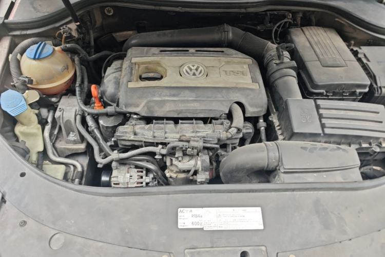 Used Volkswagen Magotan 2013 1.8TSI Premier Model Engine Bay