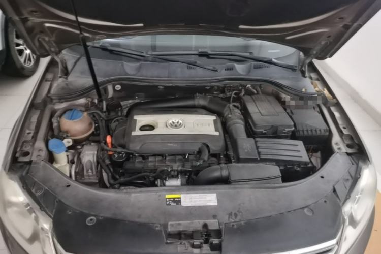 Used Volkswagen Magotan 2013 1.8TSI Premier Model Engine Bay