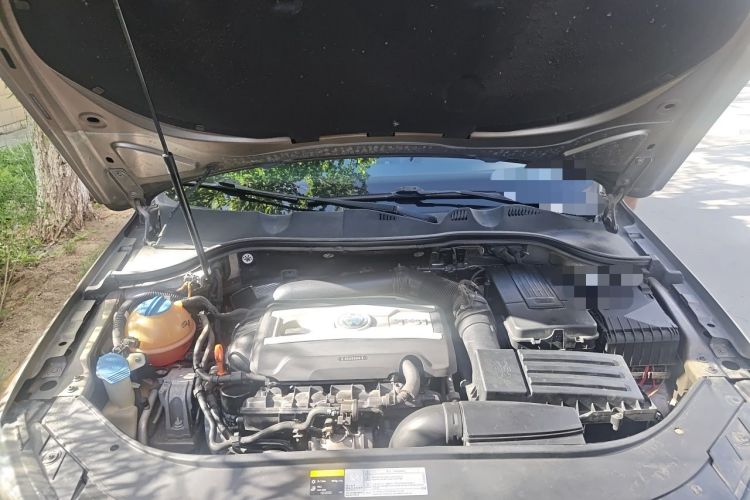 Used Volkswagen Magotan 2013 1.8TSI Premier Model Engine Bay