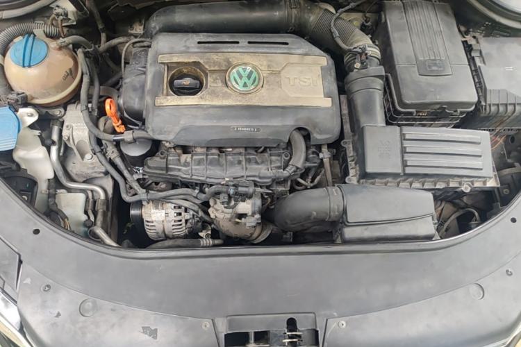 Used Volkswagen Magotan 2013 1.8TSI Premier Model Engine Bay