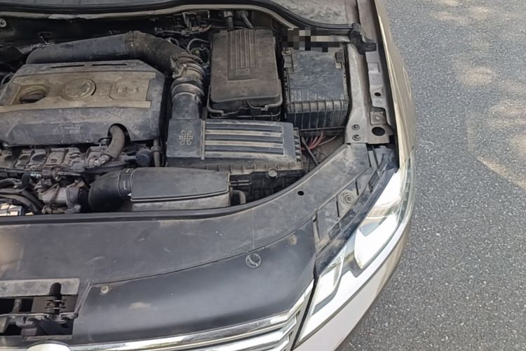 Used Volkswagen Magotan 2013 1.8TSI Luxury Model Engine Bay Left
