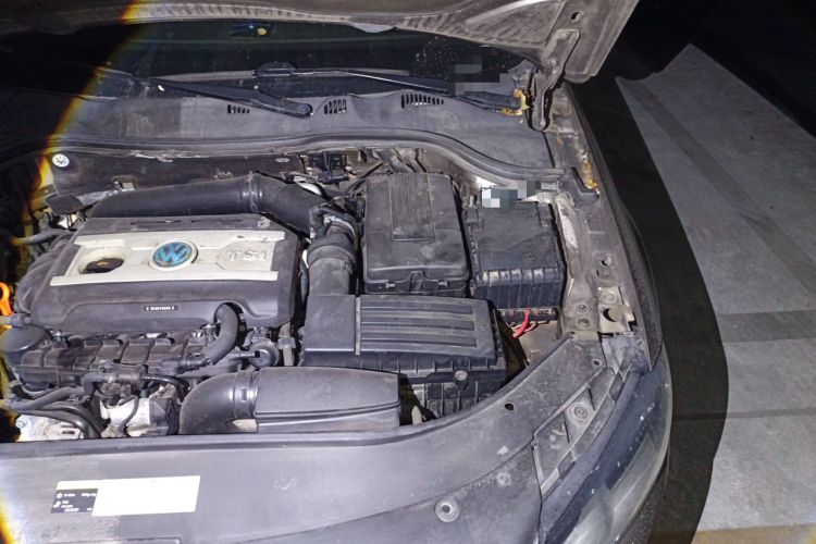 Used Volkswagen Magotan 2013 1.8TSI Premier Model Engine Bay Left