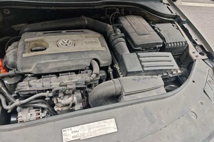Used Volkswagen Magotan 2013 1.8TSI Premier Model Engine Bay Left