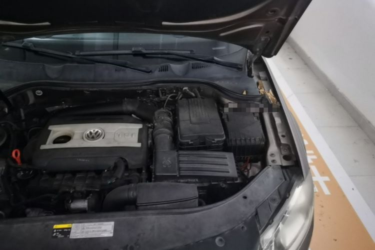 Used Volkswagen Magotan 2013 1.8TSI Premier Model Engine Bay Left