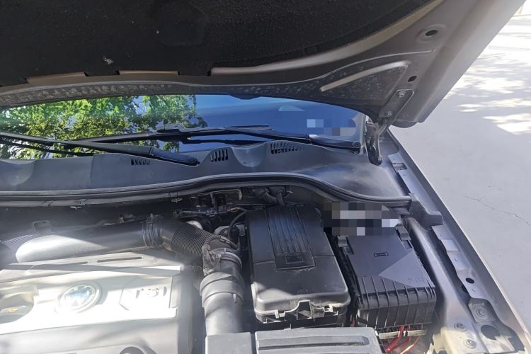 Used Volkswagen Magotan 2013 1.8TSI Premier Model Engine Bay Left