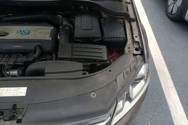 Used Volkswagen Magotan 2013 1.8TSI Luxury Model Engine Bay Left