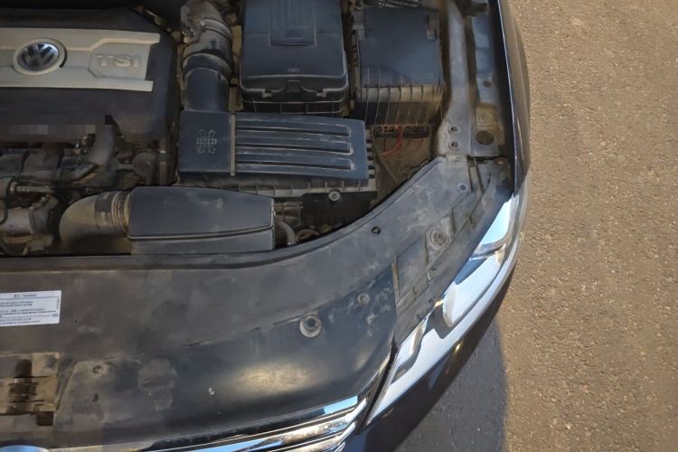 Used Volkswagen Magotan 2013 2.0 TSI Prestige Model Engine Bay Left