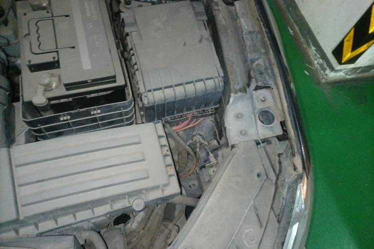 Used Volkswagen Magotan 2013 1.8TSI Luxury Model Engine Bay Left