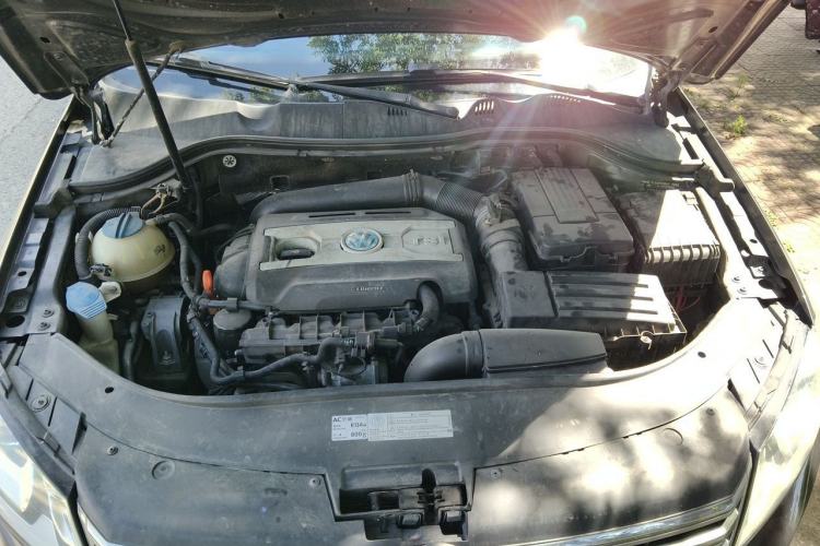Used Volkswagen Magotan 2013 1.8TSI Luxury Model Engine Bay