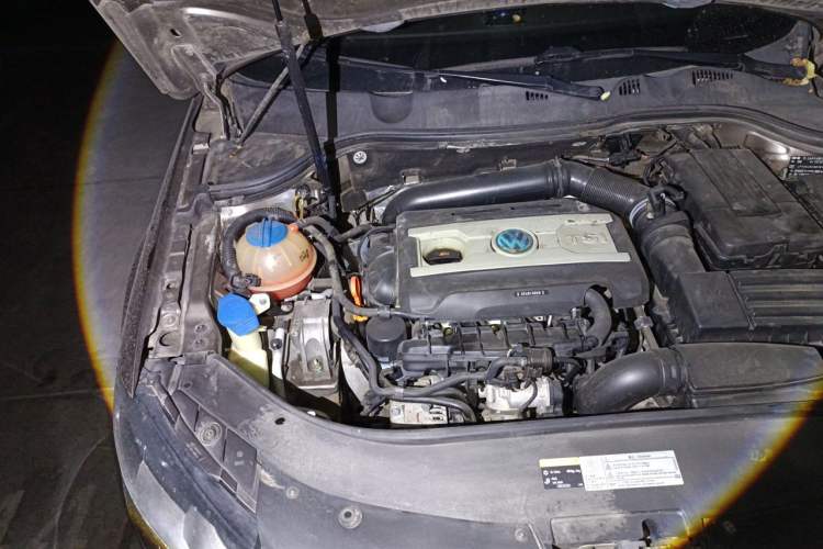 Used Volkswagen Magotan 2013 1.8TSI Premier Model Engine Bay Right