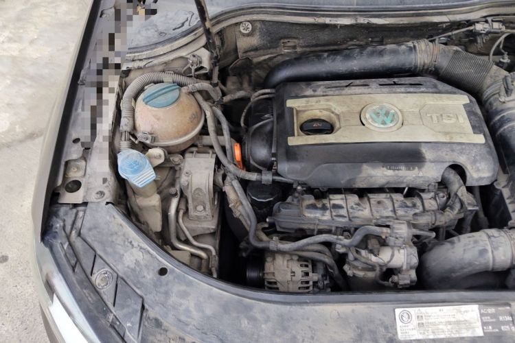 Used Volkswagen Magotan 2013 1.8TSI Premier Model Engine Bay Right