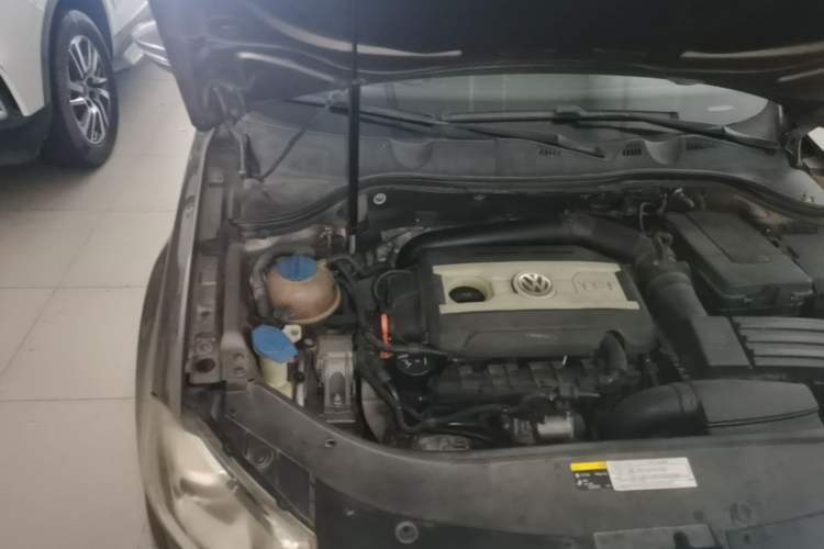 Used Volkswagen Magotan 2013 1.8TSI Premier Model Engine Bay Right