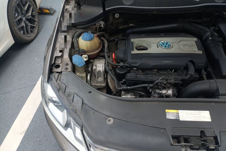 Used Volkswagen Magotan 2013 1.8TSI Luxury Model Engine Bay Right