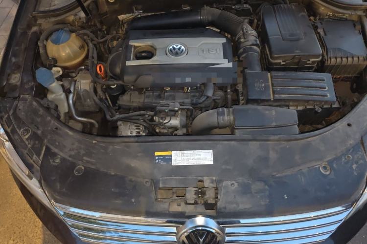 Used Volkswagen Magotan 2013 2.0 TSI Prestige Model Engine Bay