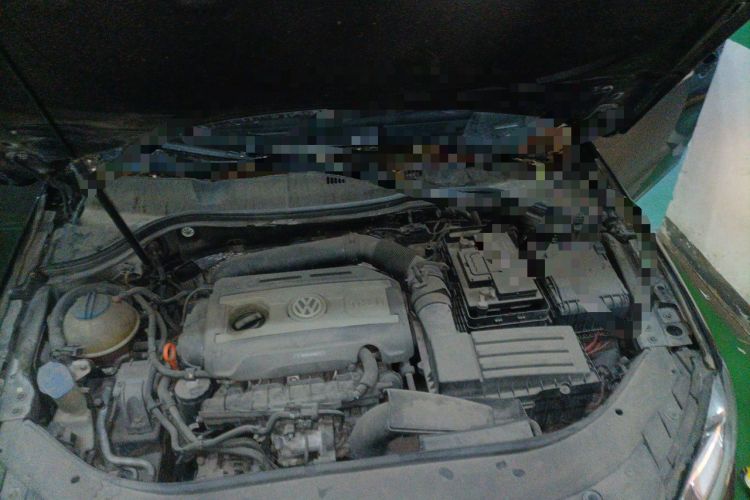 Used Volkswagen Magotan 2013 1.8TSI Luxury Model Engine Bay