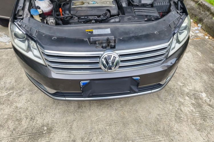 Used Volkswagen Magotan 2013 2.0 TSI Prestige Model Engine Bay