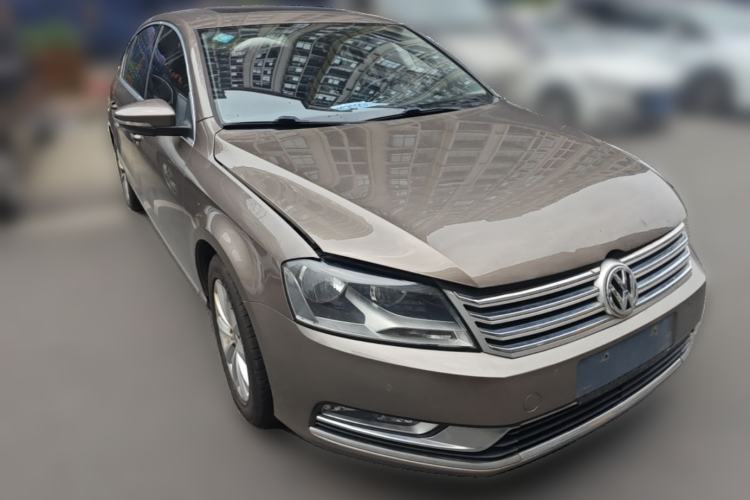 Used Volkswagen Magotan 2013 1.8TSI Premier Model Front Right 45 Deg