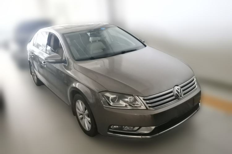 Used Volkswagen Magotan 2013 1.8TSI Premier Model Front Right 45 Deg