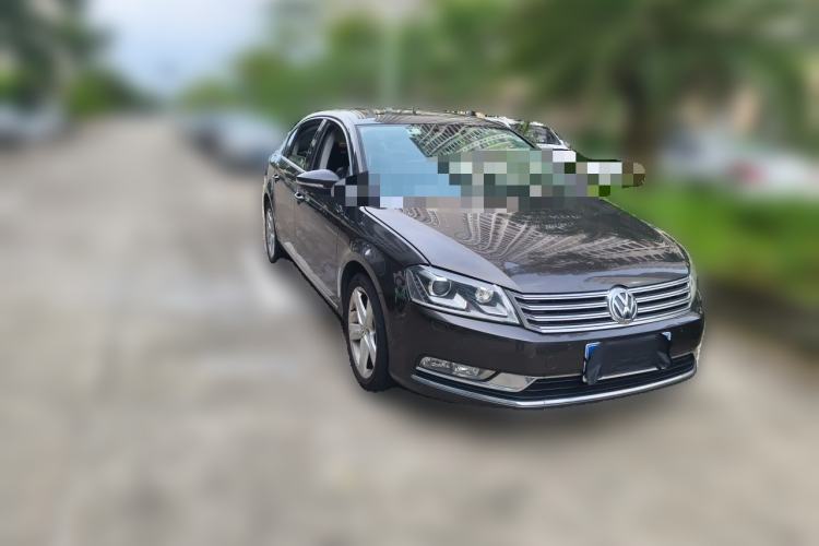 Used Volkswagen Magotan 2013 2.0 TSI Prestige Model Front Right 45 Deg