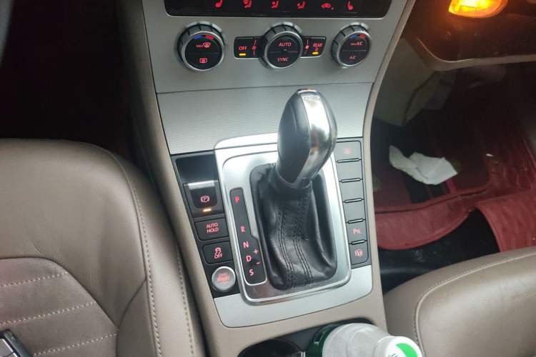 Used Volkswagen Magotan 2013 1.8TSI Prestige Model Gear Lever