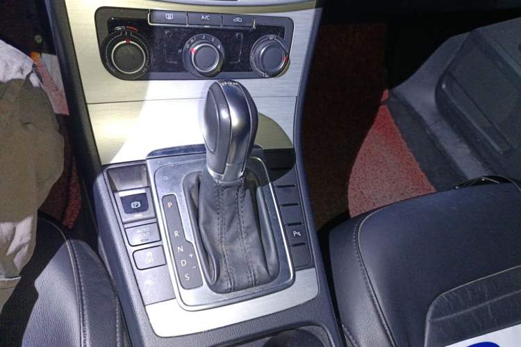 Used Volkswagen Magotan 2013 1.8TSI Premier Model Gear Lever