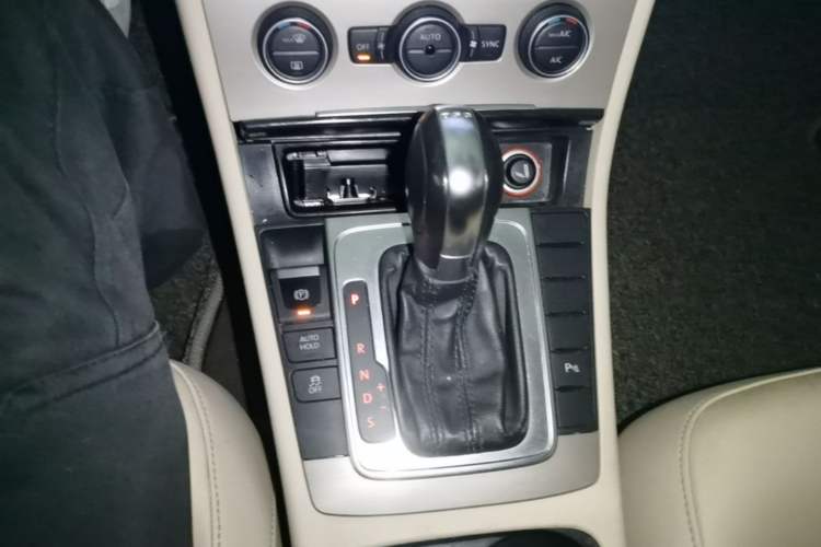 Used Volkswagen Magotan 2013 1.8TSI Premier Model Gear Lever
