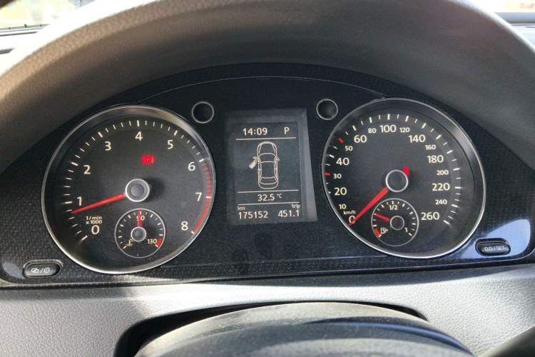 Used Volkswagen Magotan 2013 1.8TSI Luxury Model Instrument Cluster