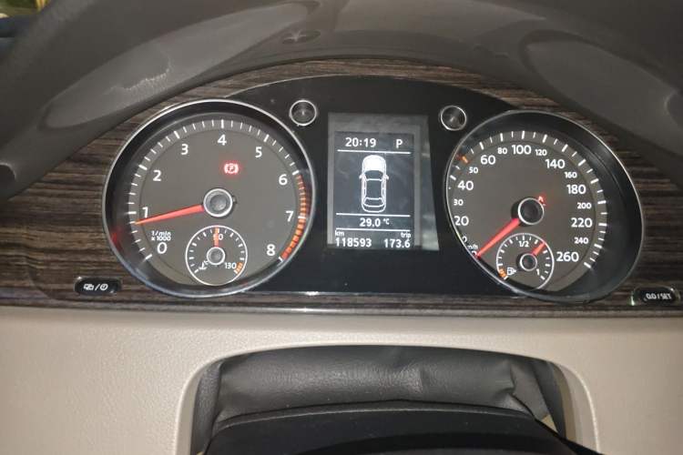 Used Volkswagen Magotan 2013 2.0 TSI Prestige Model Instrument Cluster