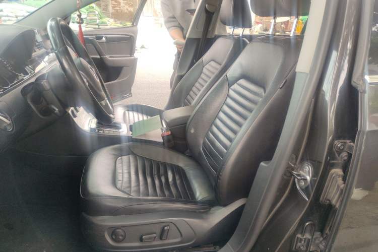 Used Volkswagen Magotan 2013 1.8TSI Luxury Model Left Front Seat